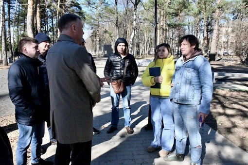 Борис Аубакиров 
Проверил ход работ по благоустройству городского Парка культуры и отдыха.  Вместе с..