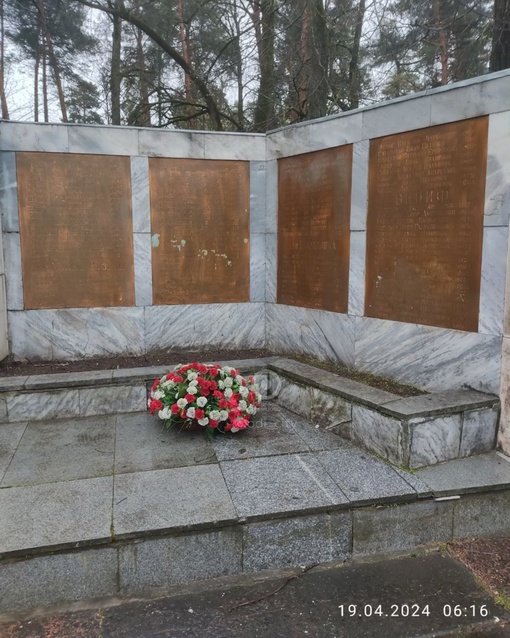 Подписчики «Типичное Одинцово» обращают внимание, что памятник воинам Великой Отечественной войны в Малых..