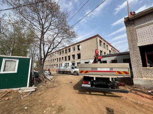 ❄ Капремонт ЦО № 21 в Ногинске завершён на 35% 
Рабочие демонтировали внутренние конструкции здания. 
Теперь..