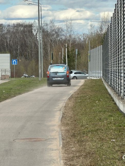 Сегодня 13.04.2024 15:53 меня вскользь задела машина Peugeot TO80TK150 с компании Климат N°1.
Водитель решил объехать пробку..