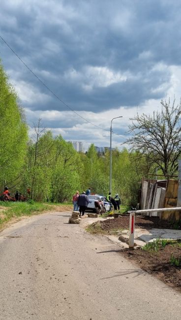 Вот такое воскресенье в деревне Наумово. Просто ужас, рёв двигателей, грязь на дороге и толпа мотоциклистов...