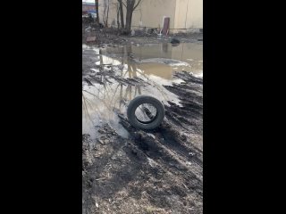 Тем временем, ЖК Загородный квартал тонет уже со вчерашнего вечера 😢  Вся эта масса воды пришла из-за резко..