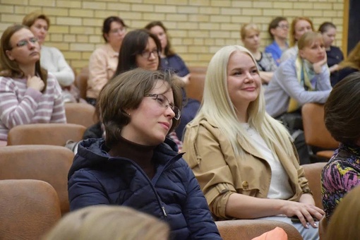 Борис Аубакиров 
Встретился с родителями учеников школы №15.  Главной темой встречи стало возможное..