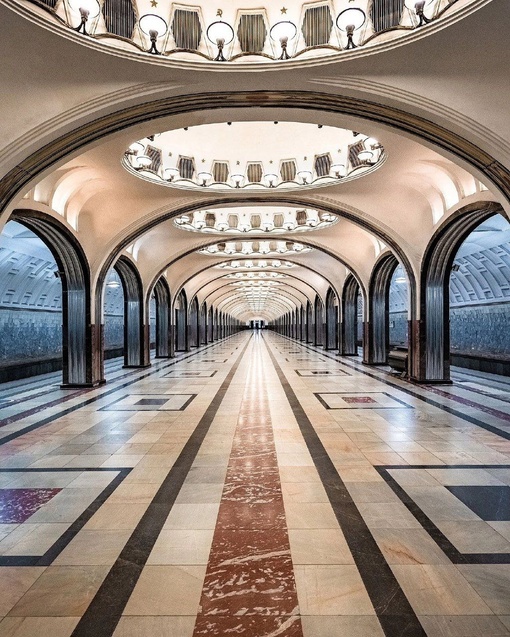 Красота московского метро.  А у вас есть любимые станции..