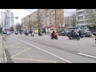 🏍️ мотоциклисты, снято на улице..