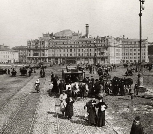 Воскресенская площадь. У гостиницы «Метрополь»,..