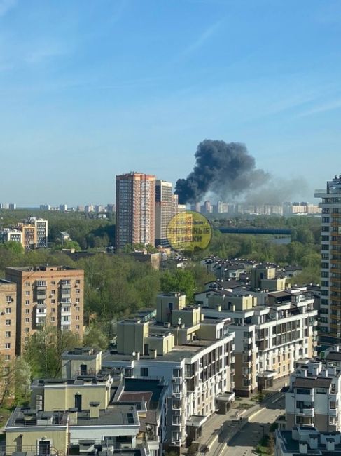 ❗️Пожар в Старбеево  Столб дыма виден со всех Химок.
Вероятно, загорелся частный дом, информация..