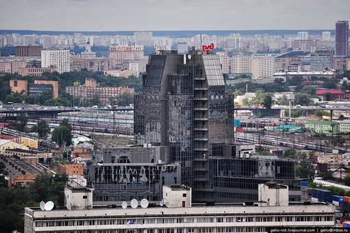 Надземный мост на станции Одинцово дышит на ладан 😱  Рекомендуем всем предварительно "сохраняться" перед..