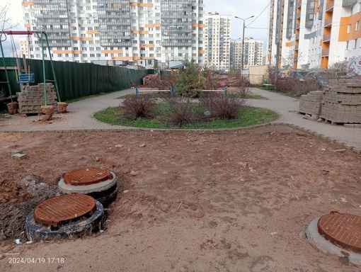 Уважаемая администрация, когда детская площадка придёт в надлежащий вид по ул Белобородова д 4 г. Или ждем..