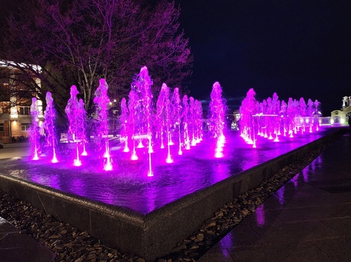 ⛲️ В Ногинске прошло торжественное открытие сезона фонтанов.
На Фонтанной площади развернулось настоящее..