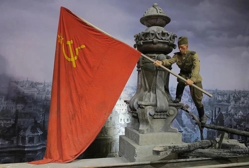 ⚡ 79 лет назад, 30 апреля 1945 года, советские воины водрузили Знамя Победы над рейхстагом в Берлине.  Я помню, я..