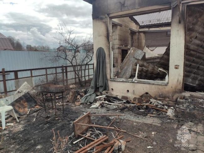 💥 Оставленный без присмотра мангал стал причиной пожара в частом доме, в котором погибла семья из трех..