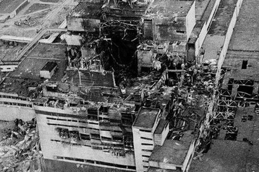 В этот апрельский день 1986 года в Чернобыле произошла самая страшная в истории катастрофа на АЭС. В пламени..