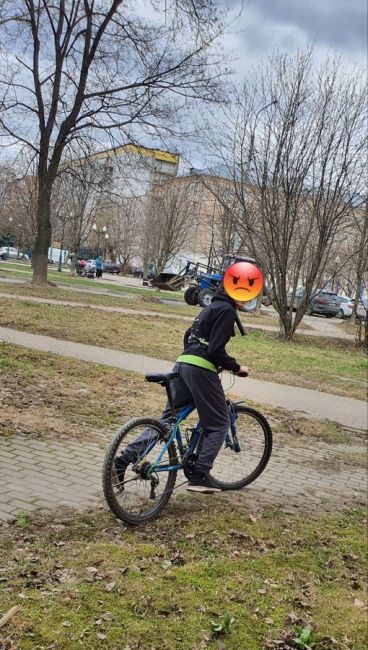 ПОДРОСТКИ УГРОЖАЛИ ПИСТОЛЕТОМ ‼🤬
По улице Победа 6 мальчишки угрожая пистолетом(похож на настоящий)..