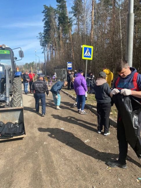 13.04.24 
Коллективная уборка в Лосином острове на границе районов Янтарный и Изумрудный 
В Балашихе..