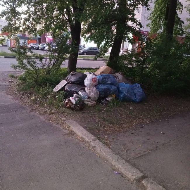 По улице Радио 4 образовалась стихийная..