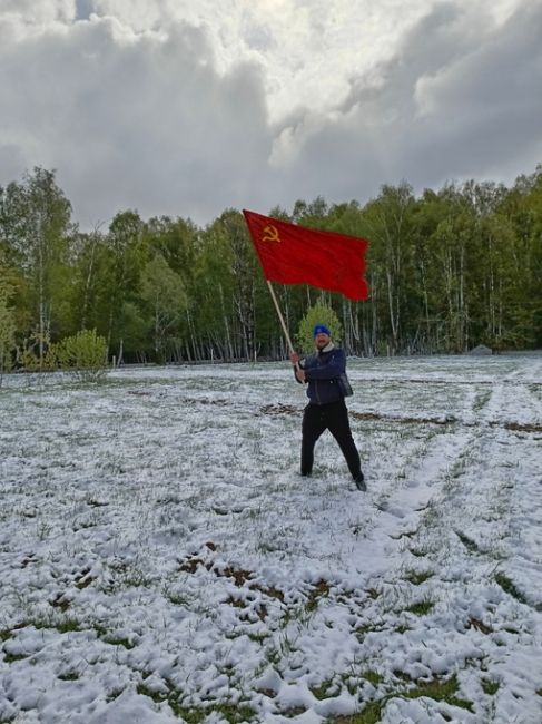 [https://vk.com/wall-34882023_1712614|История с найденным] в Химкинском лесу советским флагом на субботнике получила..