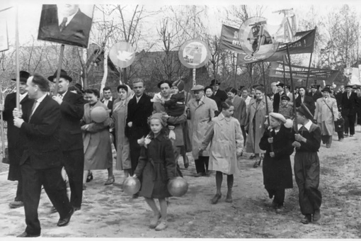 МИР! ТРУД! МАЙ! 
Первомайские демонстрации в Балашихе. 
Года 1949, 1954, 1956, 1961, 1975,..