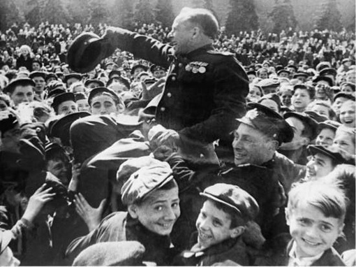 🎉 79 лет назад, 9 мая 1945 года в 0:43 по московскому времени в предместье Берлина Карлсхорсте был подписан..
