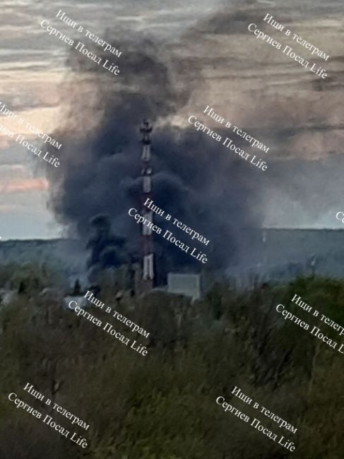 Сейчас пожар в районе птицефабрики в Тураково.  Дополнение: горит здание старого бывшего детского..