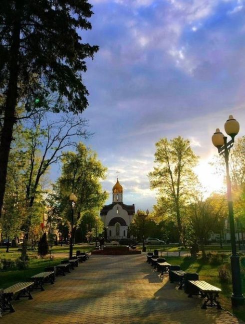 Добрейшей вечерочек! 😊 
📸Кристина Шмидт  Несчастный вечно ждет чего-то…
Счастливый – рад тому, что..