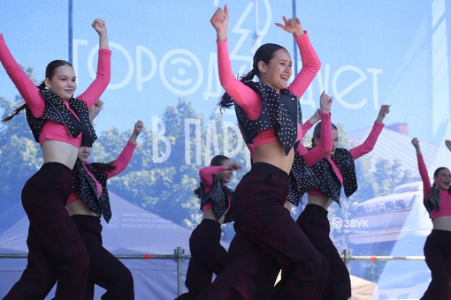 💃🕺 Больше зрителей, больше эмоций: фестиваль «Город танцует в парках» прошел в Коломне 
Накануне в..