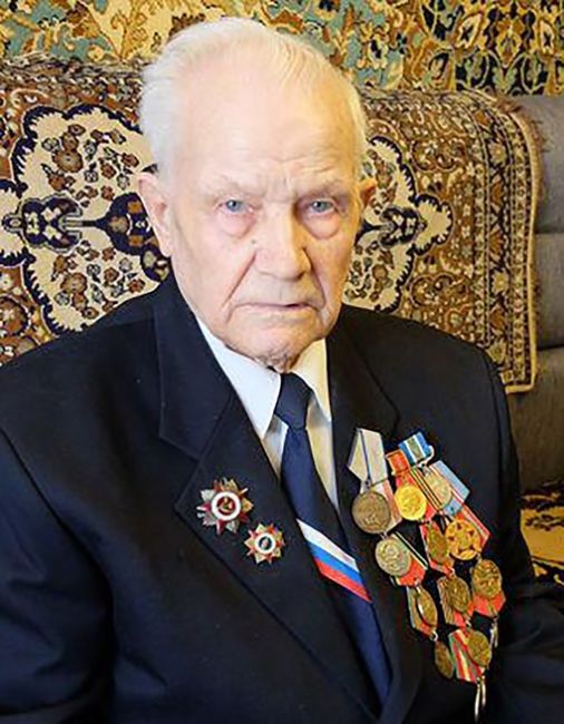 Снайпер пробил артерию  Леонид Бурцев – участник Полоцкой наступательной операции 1944 года. В октябре 1943..
