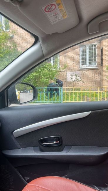 4я Парковая, 24. 
Сколько еще у нас будет твориться вредительство??? Не согласовав работы с жителями, бригады..