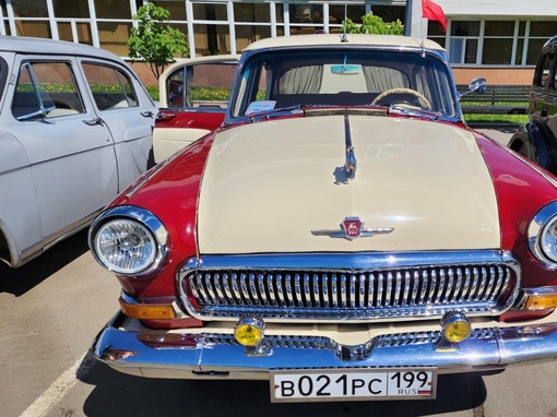 В Подольске прошла ежегодная выставка ретро-автомобилей, на которой было представлено порядка 100..