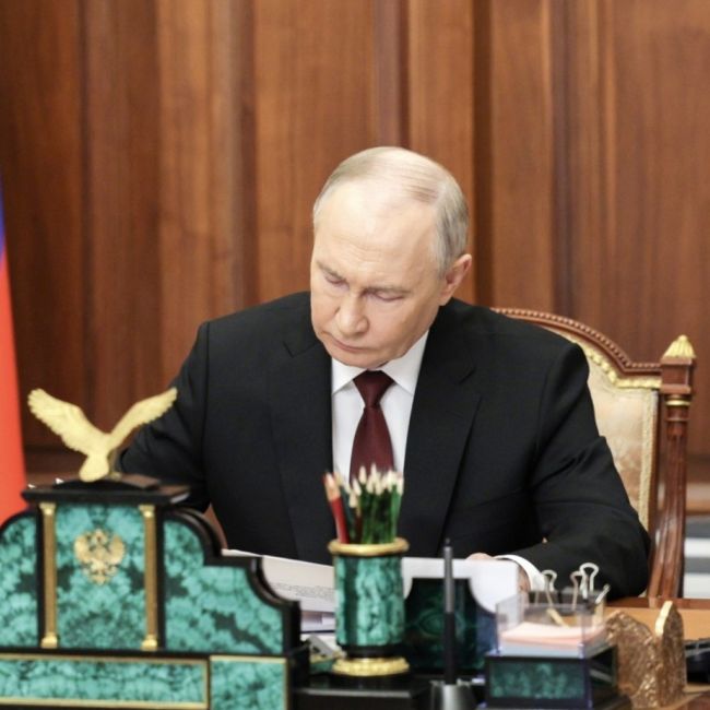 Путин подписал новый "майский указ". Вот что президент обещает россиянам: 
— обеспечить граждан жильём..