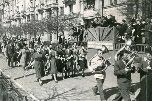 МИР! ТРУД! МАЙ! 
Первомайские демонстрации в Балашихе. 
Года 1949, 1954, 1956, 1961, 1975,..