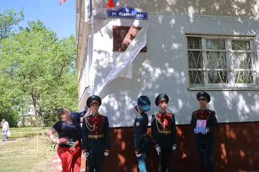 СПАСИБО НАШИМ ГЕРОЯМ! 🎖
Мемориальную доску участнику СВО Михаилу Орчикову открыли в Балашихе на фасаде..