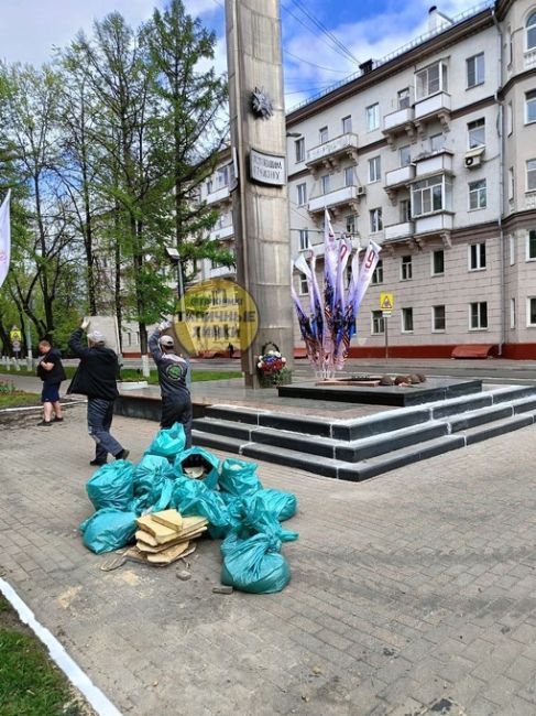 От подписчика:
_____________
Сегодня с утра весь проспект Мира в старых Химках начали приводить в порядок. Отдраили..