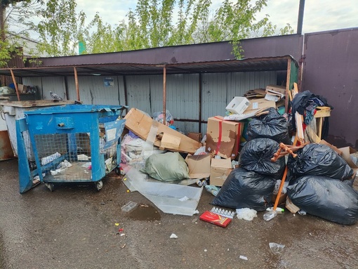 Пасху Подольск встречает, зарастая мусором. Регоператор вывез мусор, но далеко не весь https://vk.com/wall-158584106_689835 и..