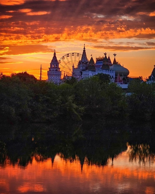 Измайловский кремль на закате.  Фото:..