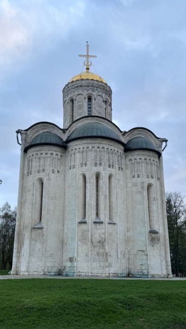 😍 Львы с улыбками, второй «Петергоф» и фрески Андрея Рублева. Что посмотреть во Владимире за один..