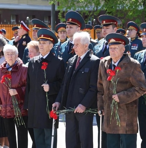 Ветеранам ВОВ в России выплатят по 10 тыс. рублей в честь 9 мая 
Жителям Москвы дополнительно выплатят от 10..