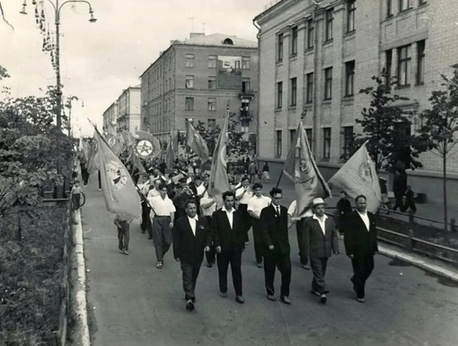 МИР! ТРУД! МАЙ! 
Первомайские демонстрации в Балашихе. 
Года 1949, 1954, 1956, 1961, 1975,..