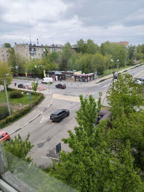 Хочу поблагодарить тех людей, которые сегодня вывозили оставшийся гравий который у нас лежал с осени и..