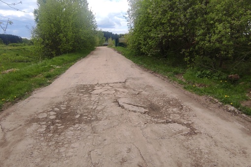 Вот так выглядит улица Промышленная в поселке МИС на участке от школы до улицы Складская. Жители с 2017 года..