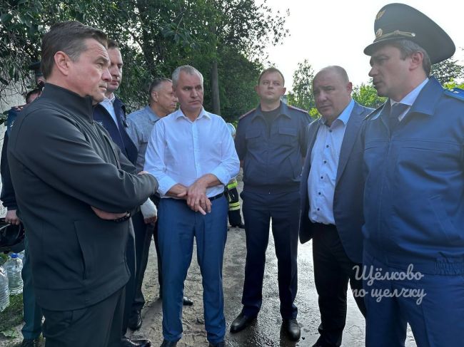 Губернатор Андрей Воробьев приехал на место пожара во Фрязино. Сейчас тут работает следственно-оперативная..