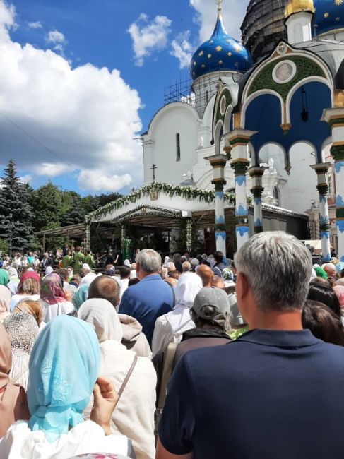 Сегодня для Сергиева Посада особый день. День Святой Троицы, престольный праздник сердца нашего округа —..