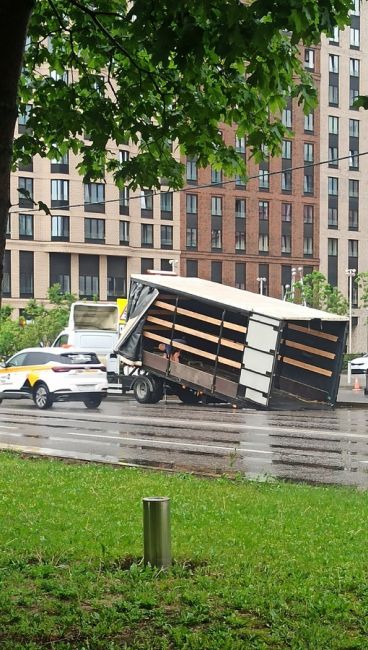 Москва опять утонула 
Вместо перекладывания плитки Собянину нужно было заняться..