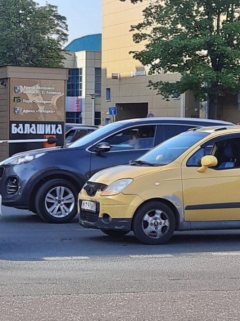 ПОМЯЛИСЬ НЕМНОГО
ДТП сейчас на проспекте Ленина, напротив..