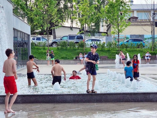 🦠 Все, кто купаются в городских фонтанах, серьезно рискуют здоровьем 
Кроме травм от электрооборудования,..