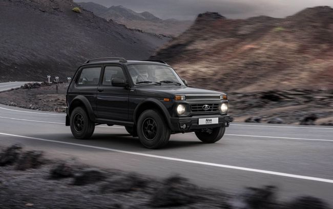 АвтоВАЗ перестал выпускать Lada Niva с полным приводом из-за нехватки комплектующих. 
Последние дни автомобили..