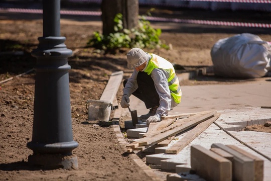 🌳 В Коломне продолжается масштабная реконструкция парка Мира. В настоящее время на территории идут работы..