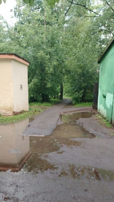 Можно что то сделать у школы 24к2 (бывшая 25). Там проходит каждый день большое количество людей, кто в школу, кто..