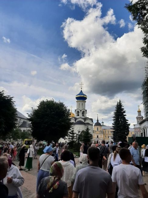 Сегодня для Сергиева Посада особый день. День Святой Троицы, престольный праздник сердца нашего округа —..