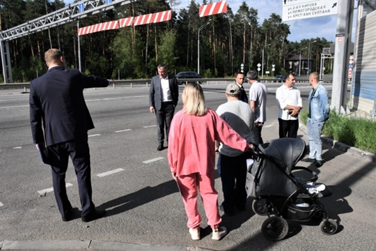 Борис Аубакиров  Провел две срочные «Выездные администрации».  На ул. Туполева, д. 8 обсудили с жителями..